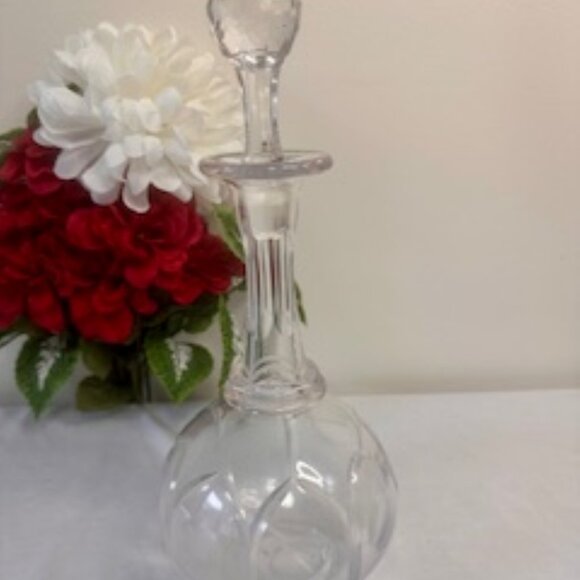 Vintage Crystal Cut‎ Glass Decanter with Faceted Stopper Elegant Barware or Gift - Picture 1 of 5